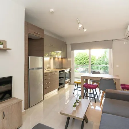 Cozy Apt. 2min From Metro Apartment Athens